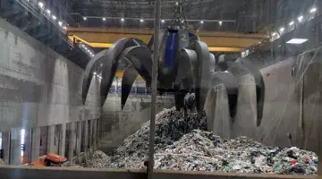 grab_in_waste_incineration_plant_resized
