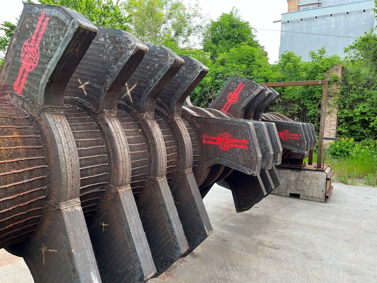 Refurbished sinter crusher