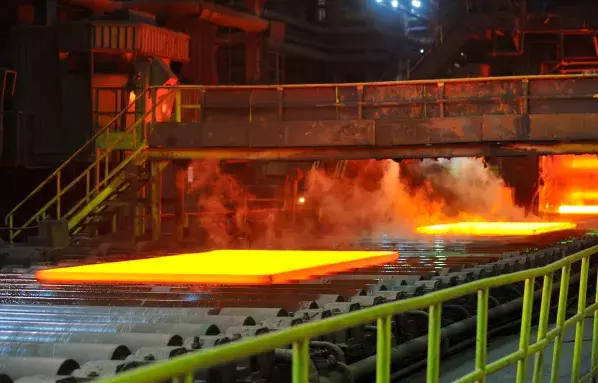 shutterstock_104276396_hot-steel-on-conveyor_steel